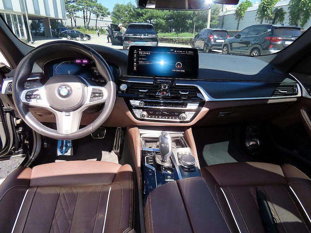 BMW 5-Series — photo 07