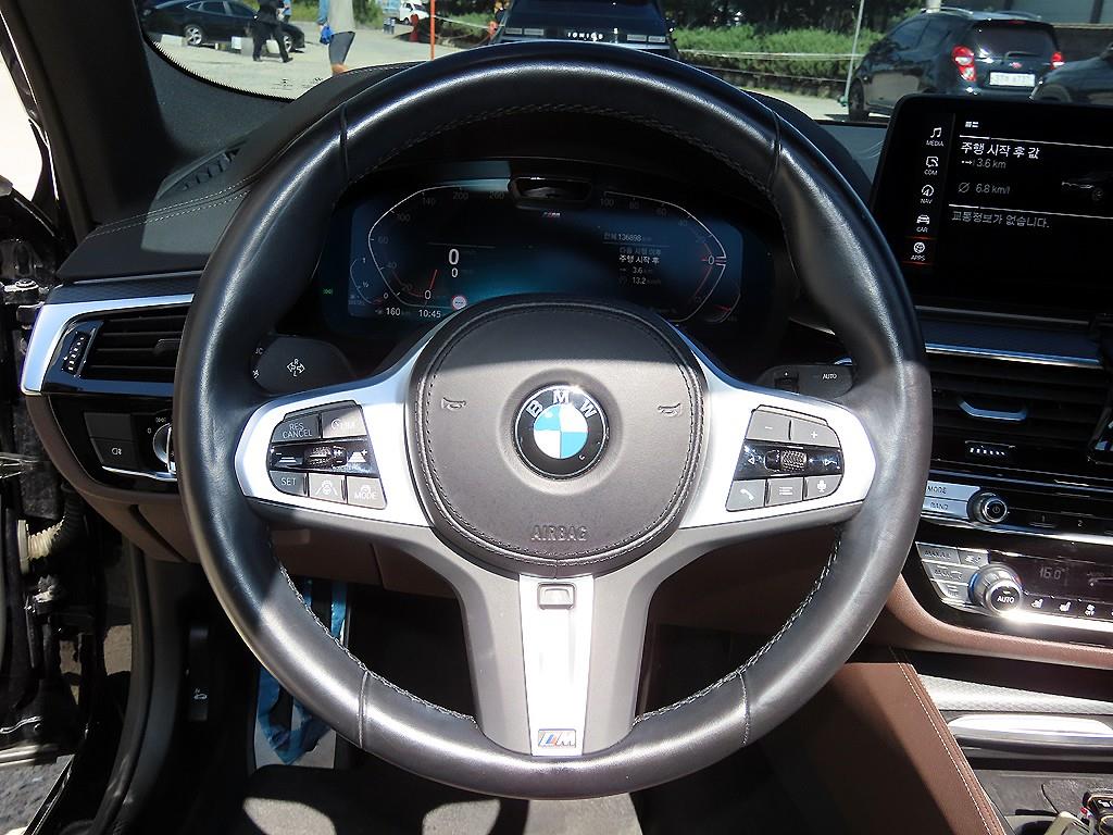 BMW 5-Series — photo 08