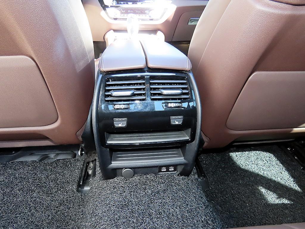 BMW 5-Series — photo 16