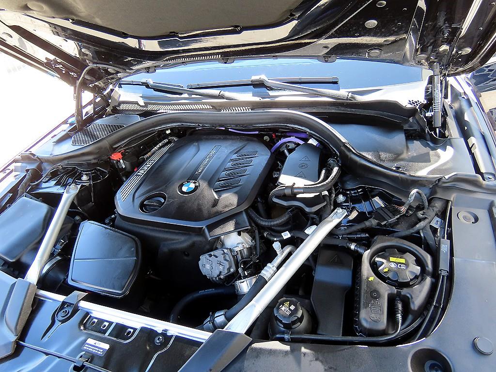 BMW 5-Series — photo 19