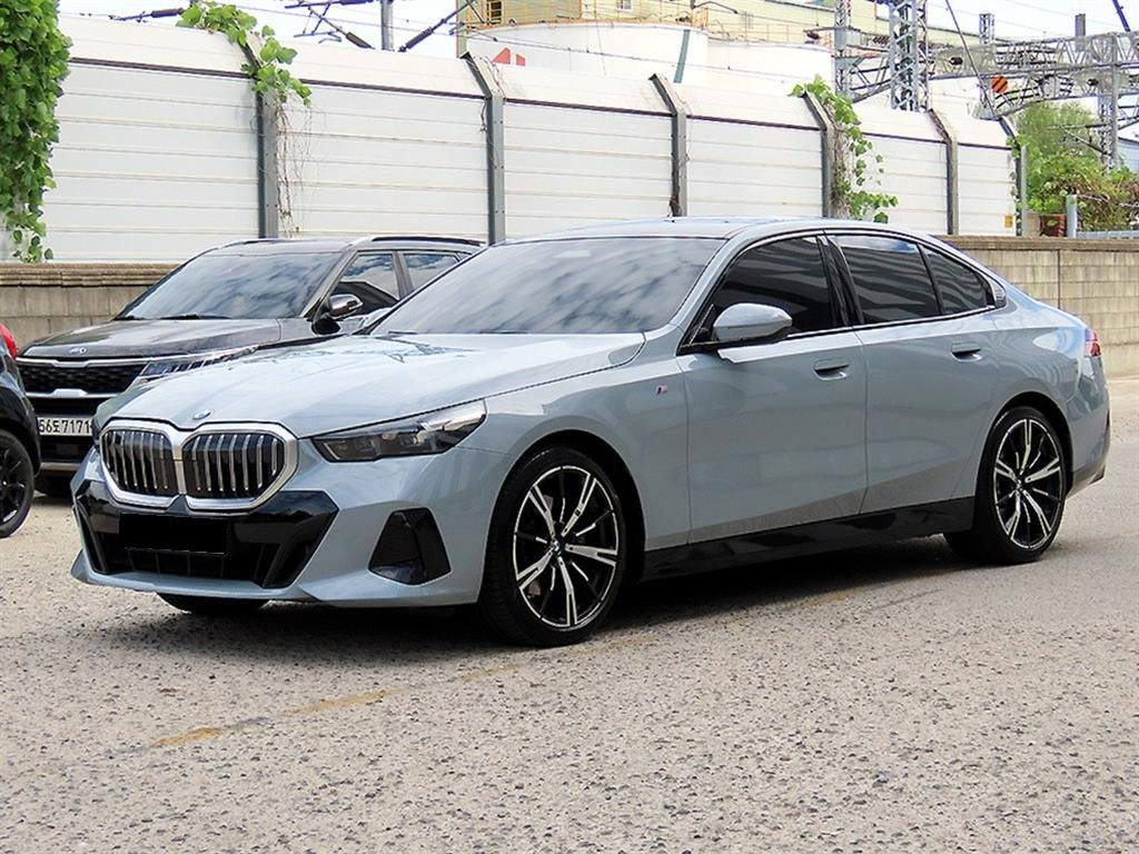 BMW 5-Series — photo 02
