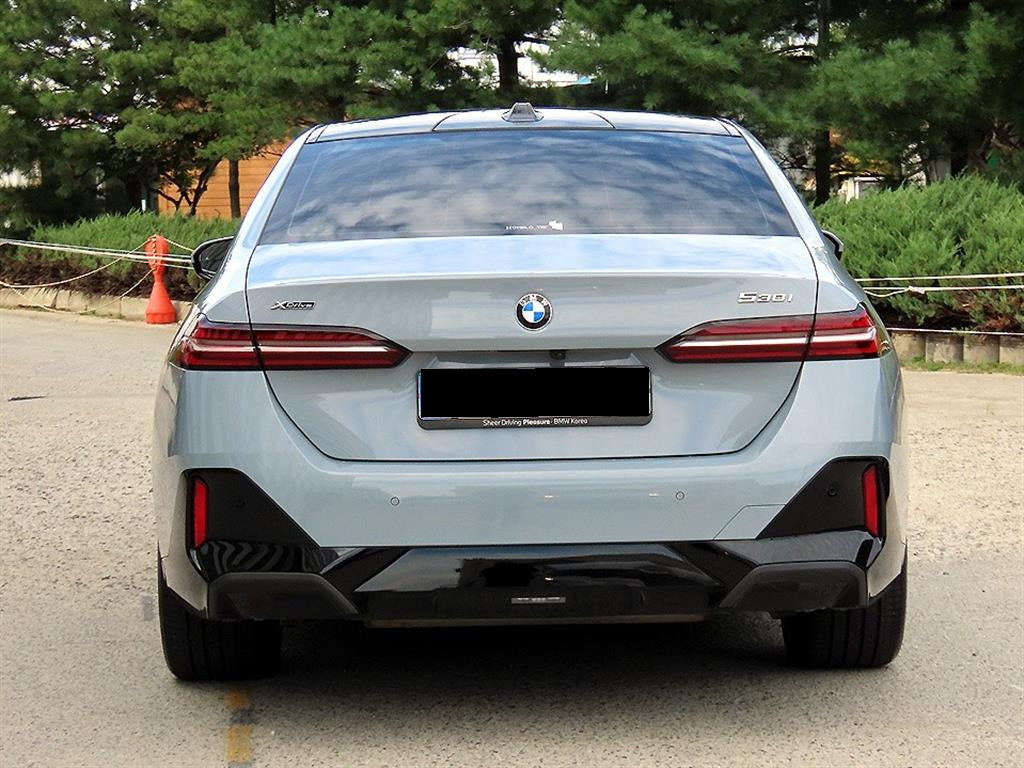 BMW 5-Series — photo 04