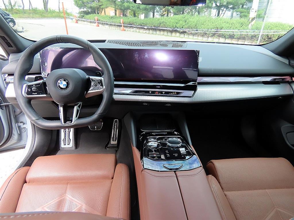 BMW 5-Series — photo 07