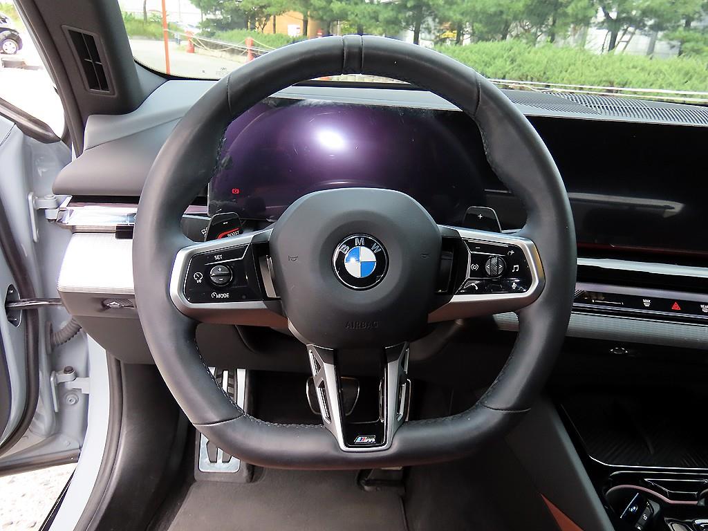 BMW 5-Series — photo 08