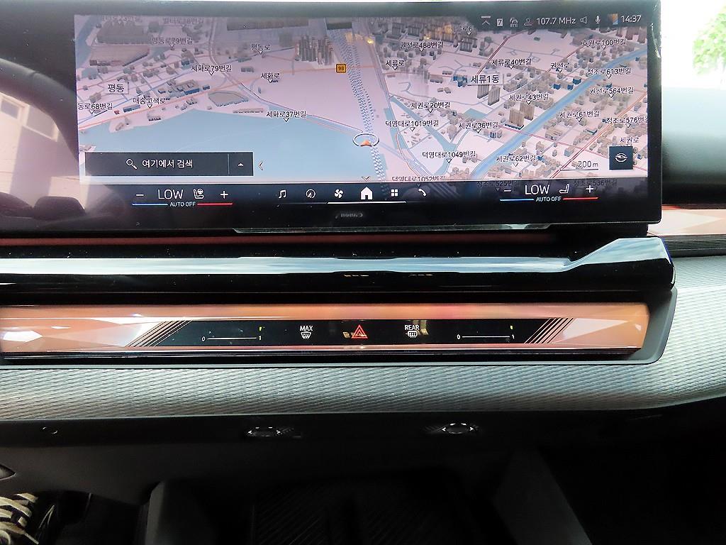 BMW 5-Series — photo 14