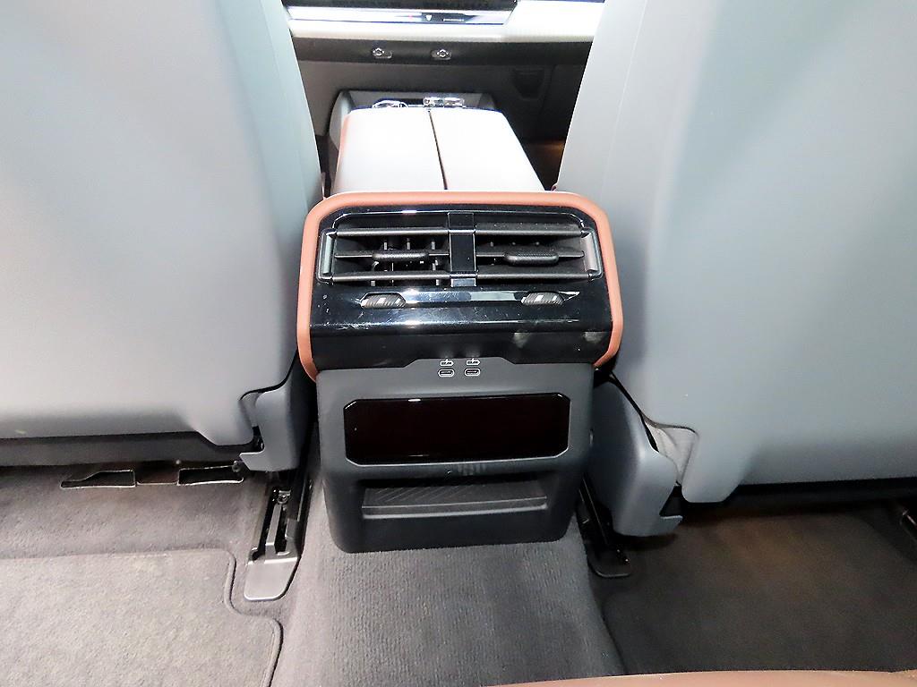BMW 5-Series — photo 15