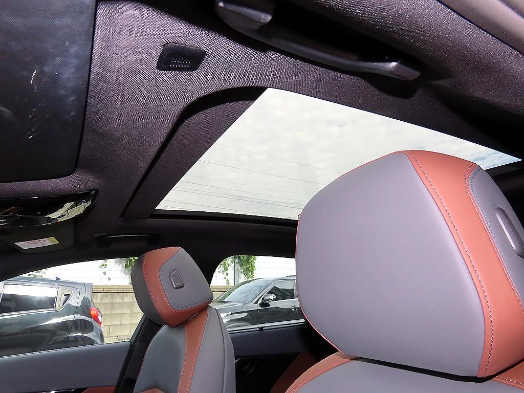 BMW 5-Series — photo 16