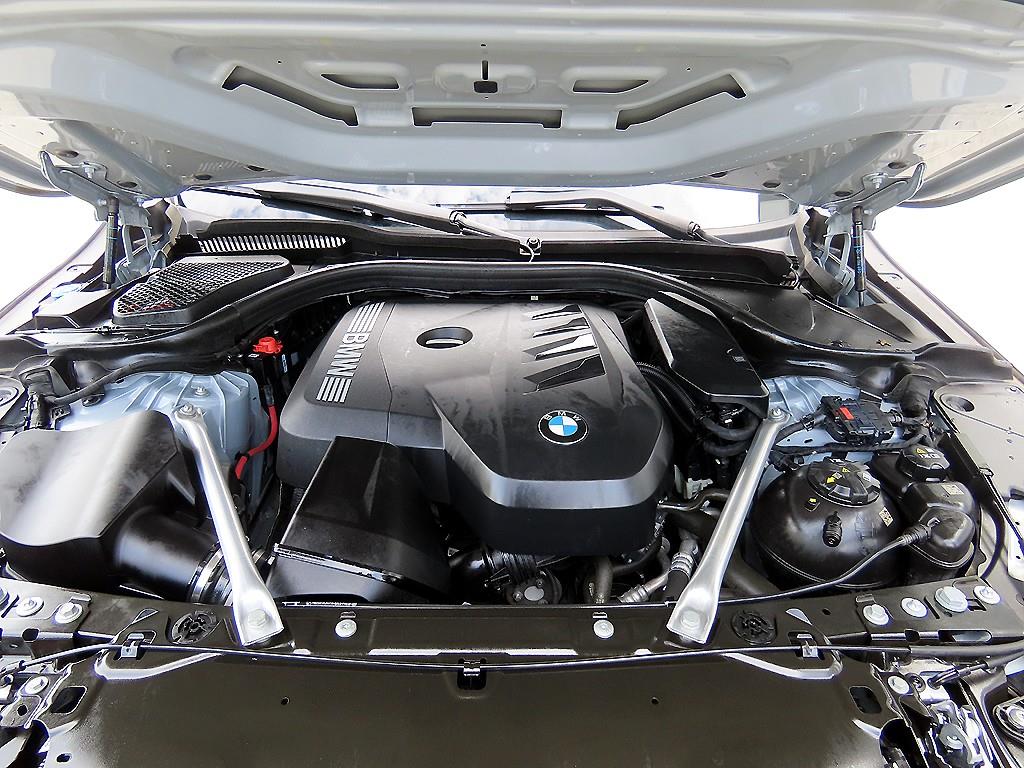 BMW 5-Series — photo 19