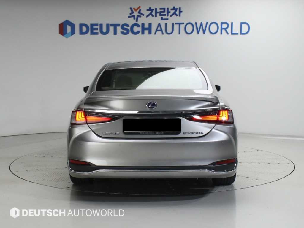 Lexus ES — photo 04