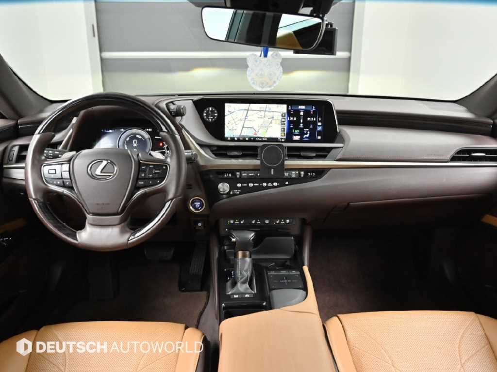 Lexus ES — photo 07