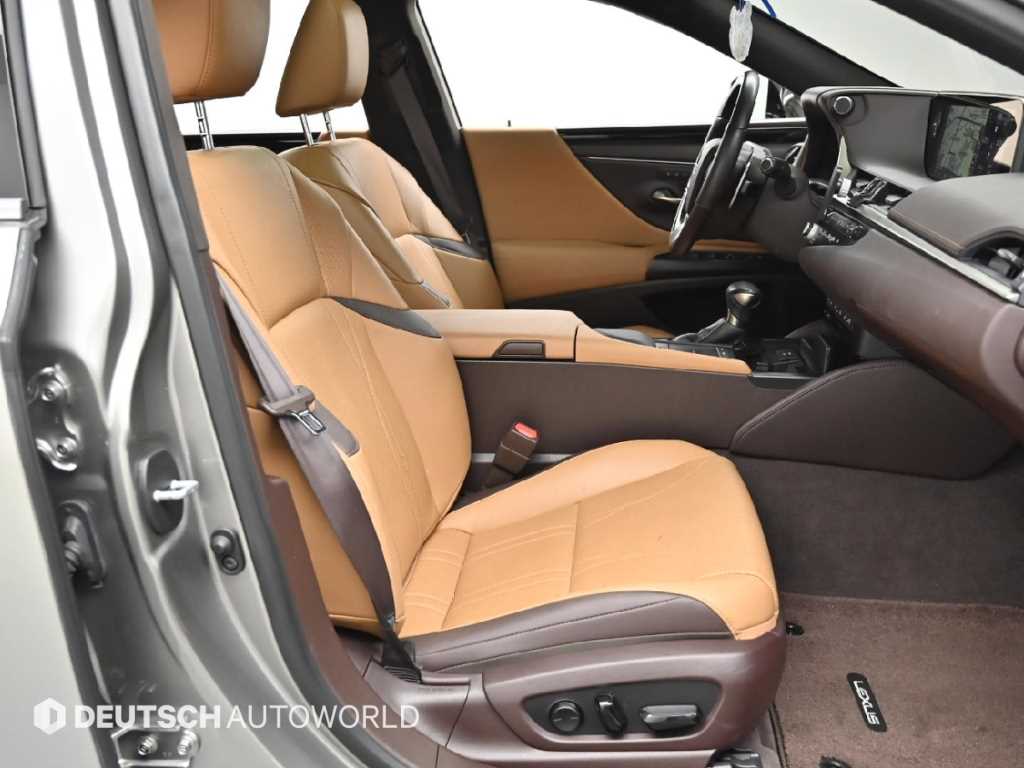 Lexus ES — photo 10