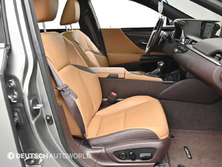 Lexus ES — photo 10