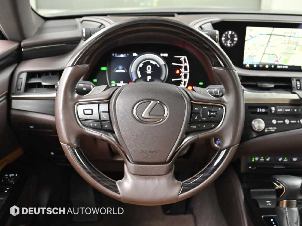 Lexus ES — photo 13
