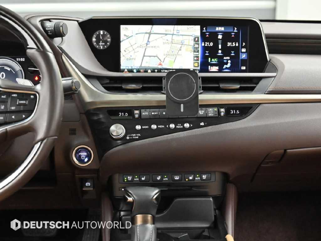 Lexus ES — photo 14