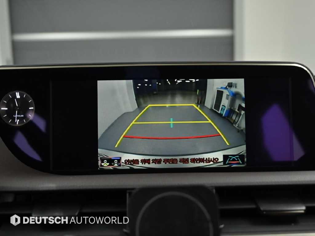 Lexus ES — photo 15