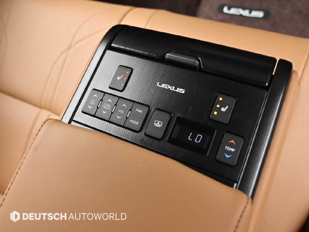 Lexus ES — photo 16