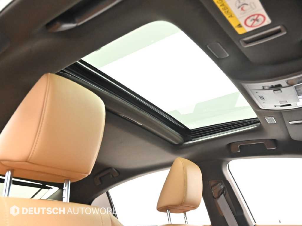 Lexus ES — photo 18