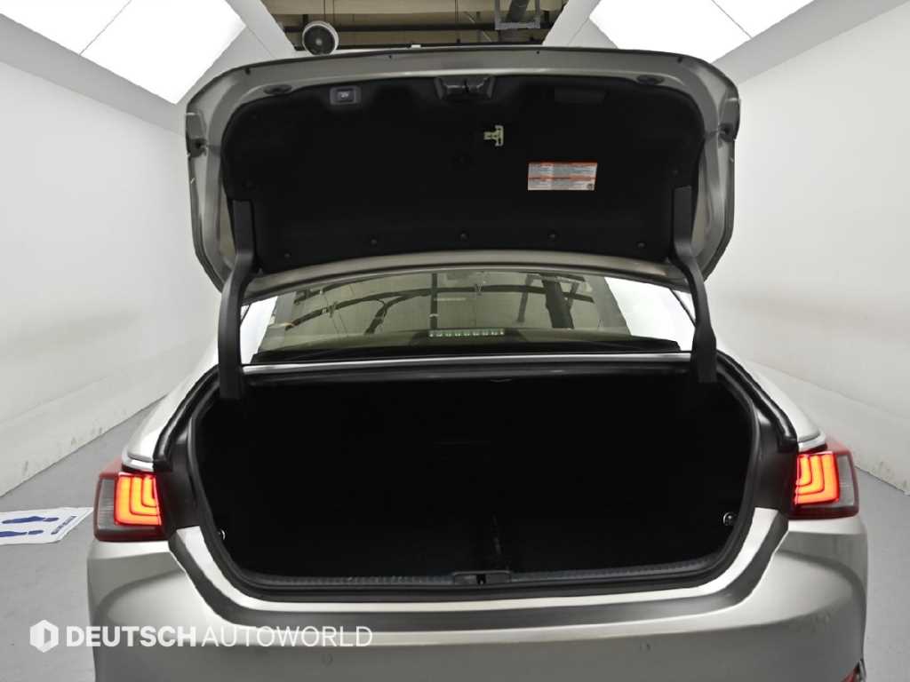 Lexus ES — photo 19