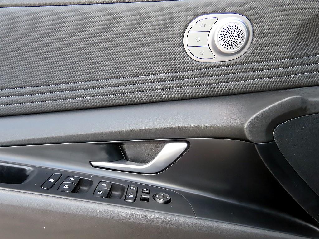 Hyundai Avante — photo 11