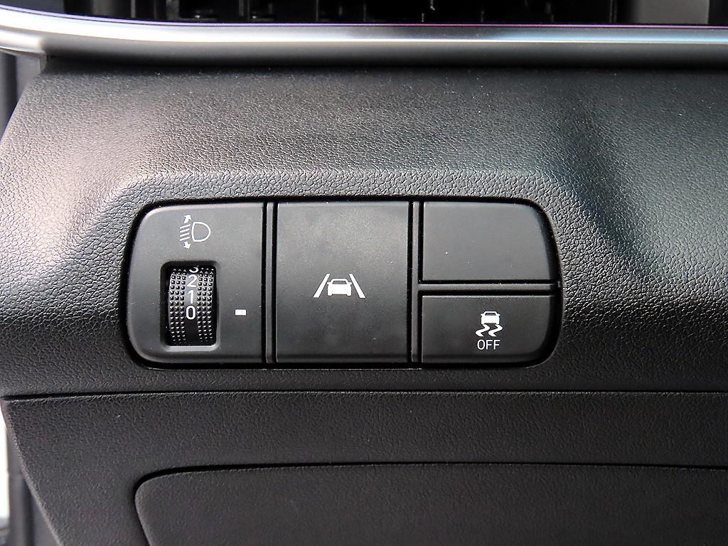 Hyundai Avante — photo 12