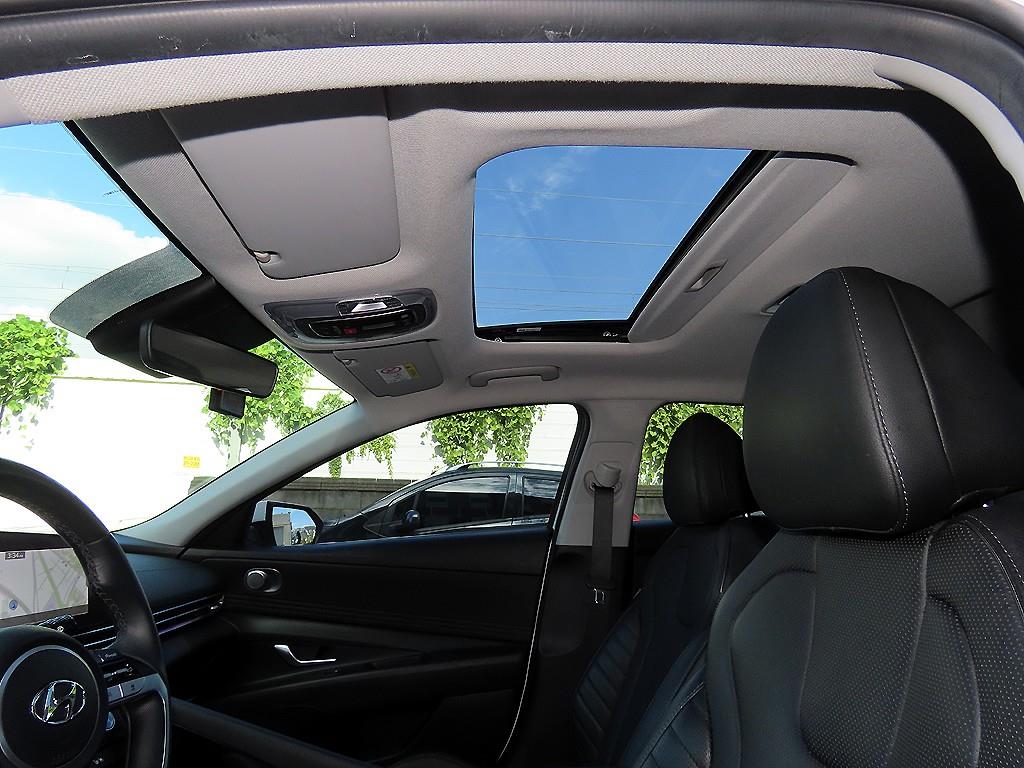 Hyundai Avante — photo 18