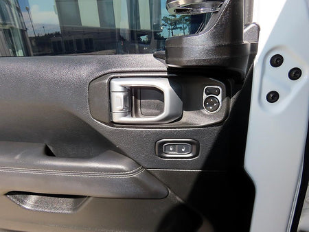 Jeep Wrangler — photo 11