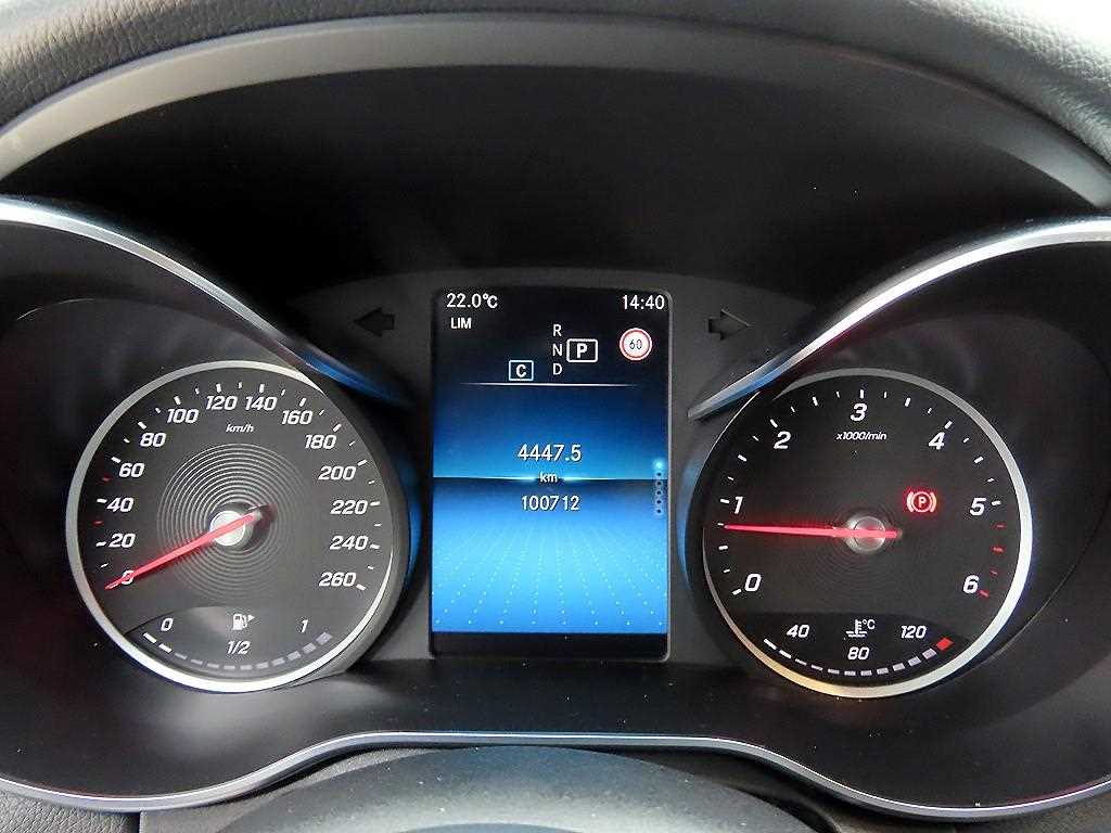 Mercedes-Benz C-Class — photo 09