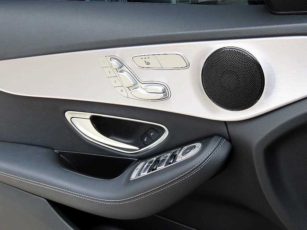 Mercedes-Benz C-Class — photo 12