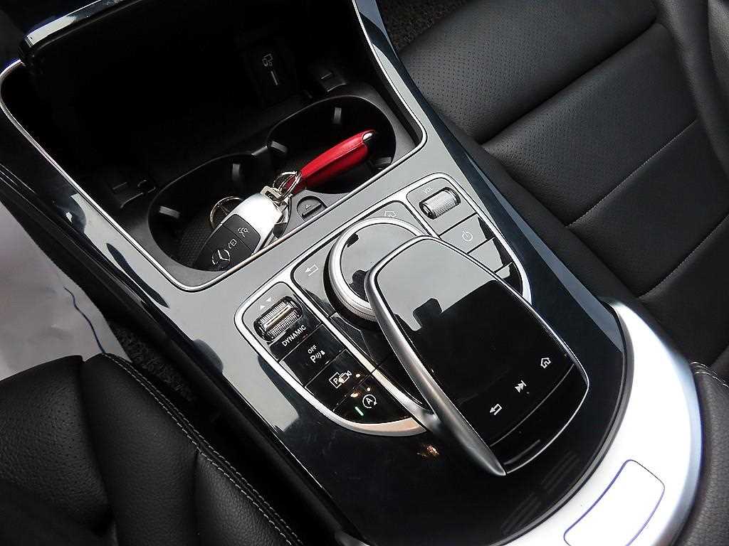 Mercedes-Benz C-Class — photo 13