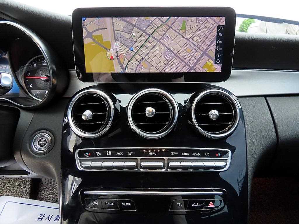 Mercedes-Benz C-Class — photo 14
