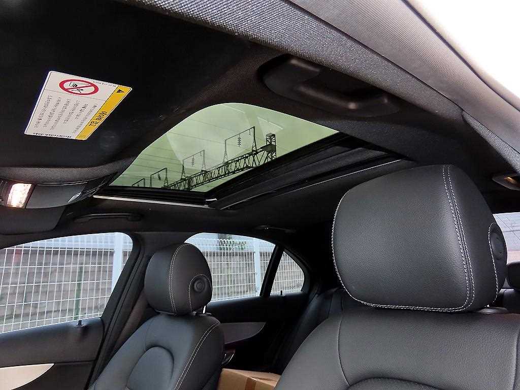 Mercedes-Benz C-Class — photo 17