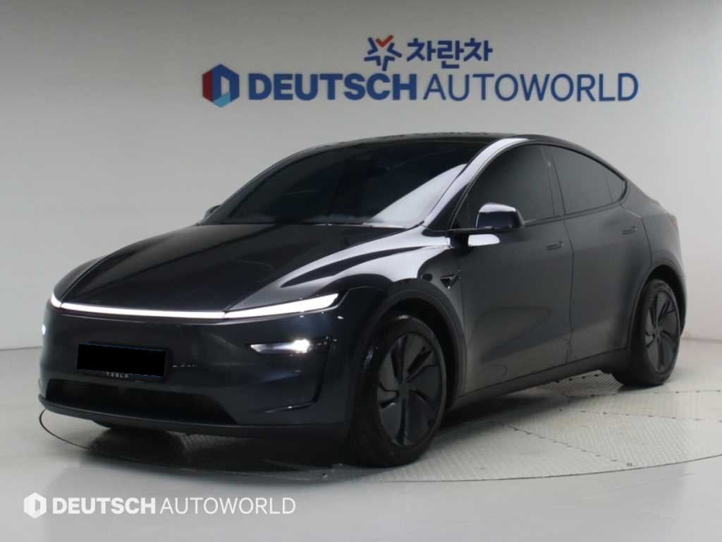 Tesla Model Y — photo 01