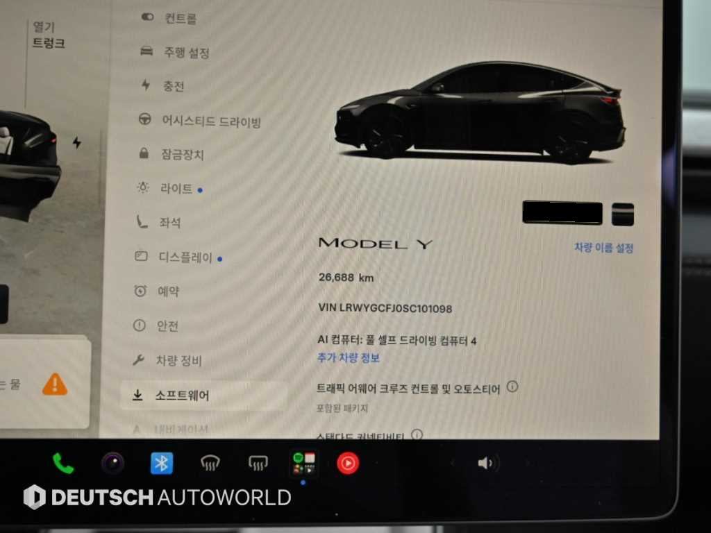 Tesla Model Y — photo 08