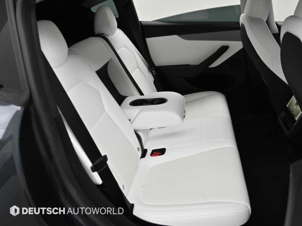 Tesla Model Y — photo 12