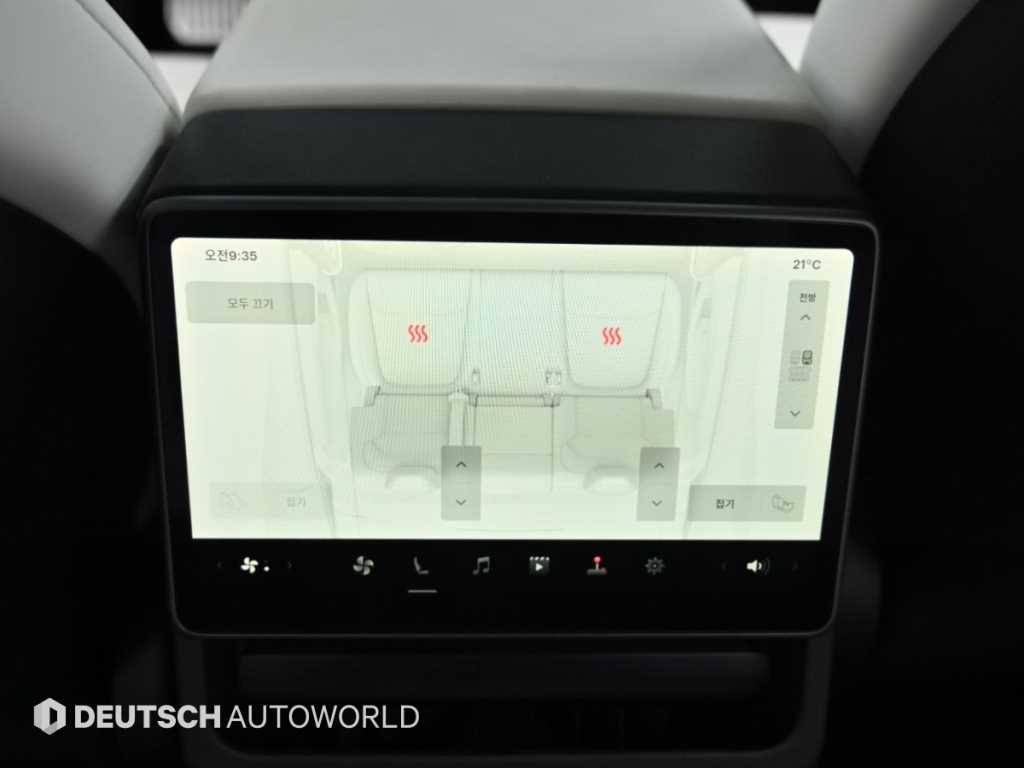 Tesla Model Y — photo 16