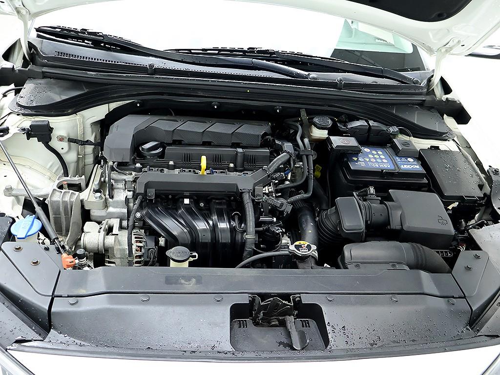 Hyundai Avante — photo 07