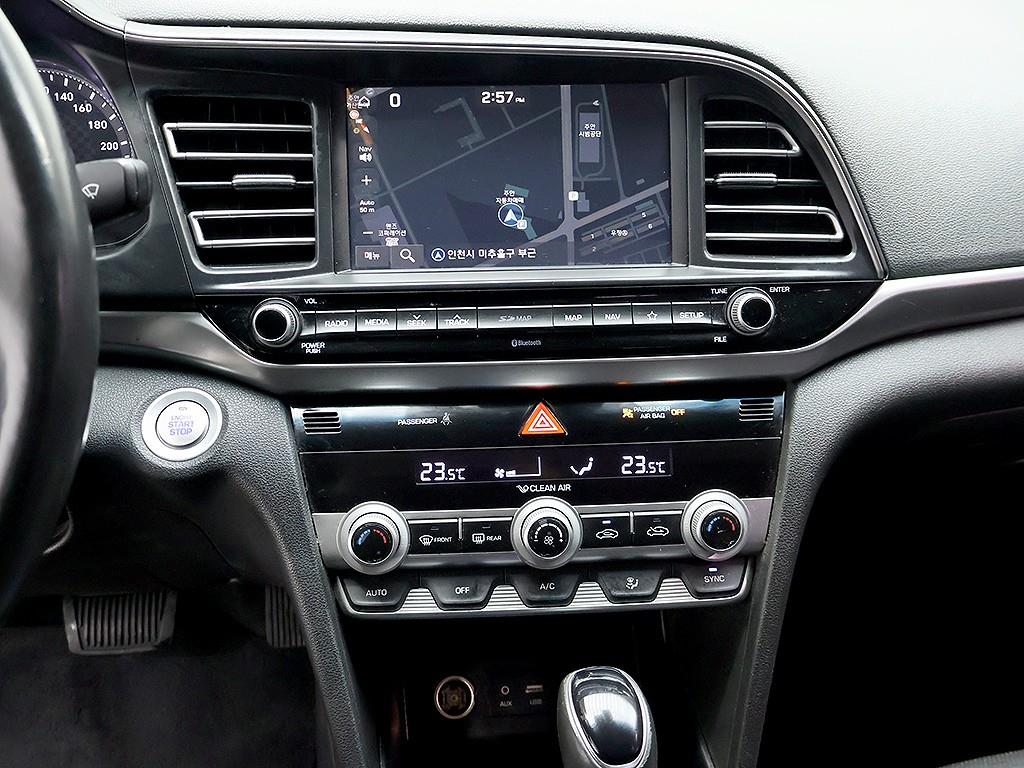 Hyundai Avante — photo 09