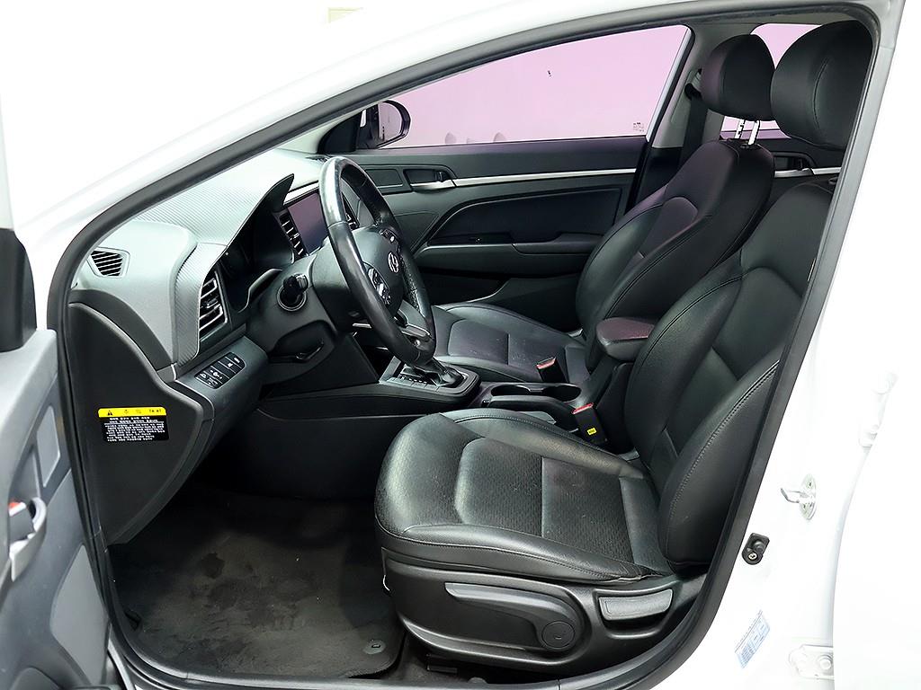 Hyundai Avante — photo 11