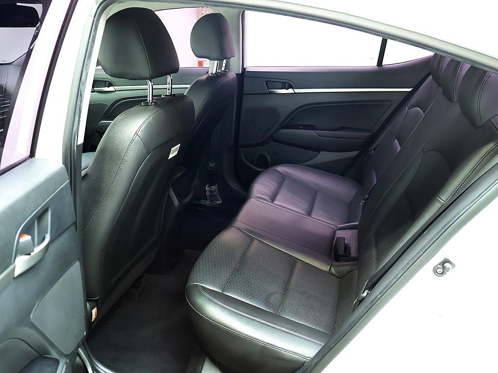 Hyundai Avante — photo 12