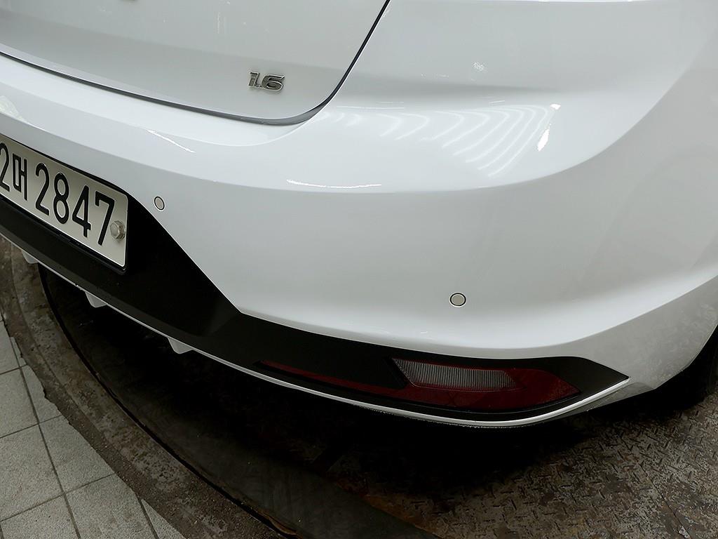 Hyundai Avante — photo 14