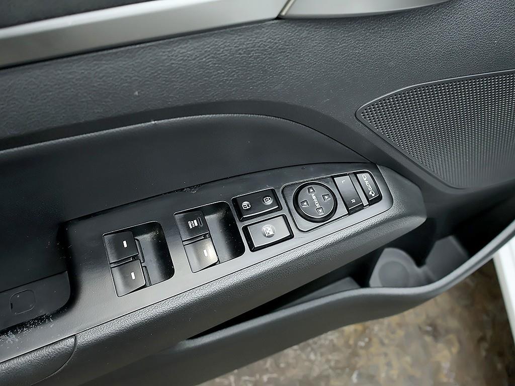 Hyundai Avante — photo 16