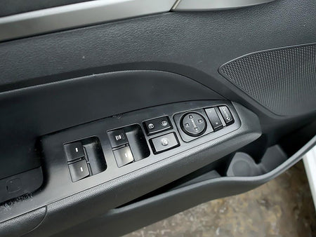 Hyundai Avante — photo 16