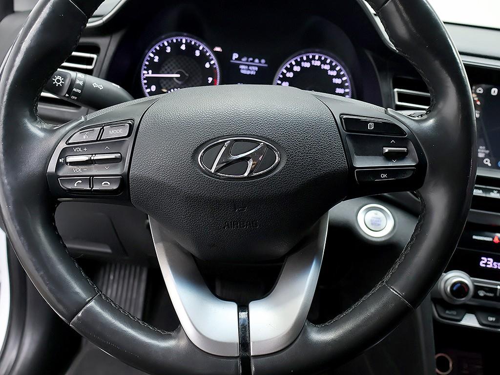 Hyundai Avante — photo 18