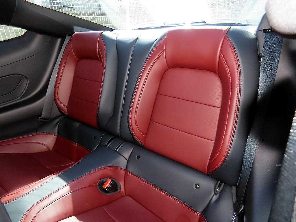 Ford Mustang — photo 07