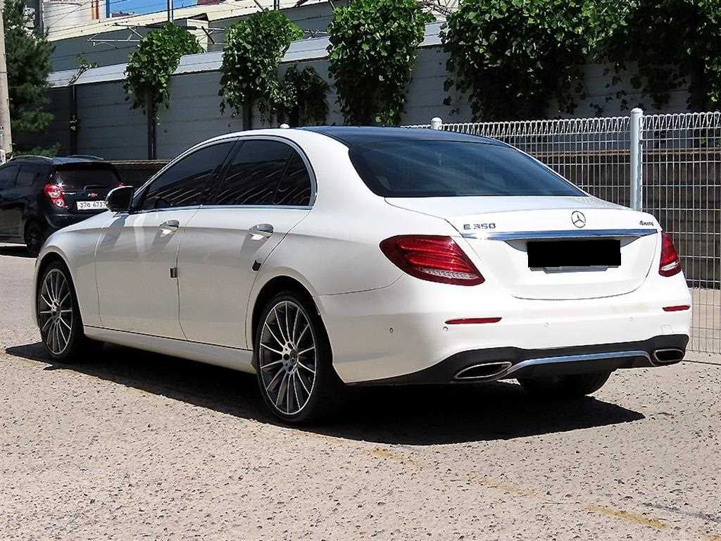 Mercedes-Benz E-Class — photo 03