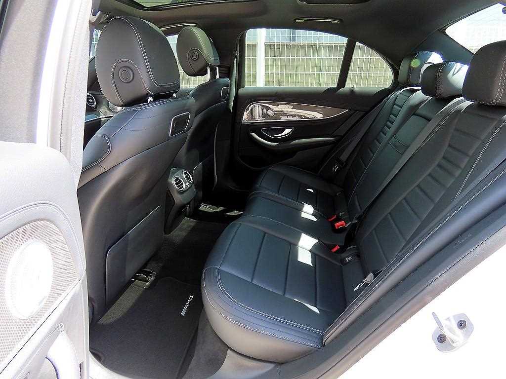 Mercedes-Benz E-Class — photo 06