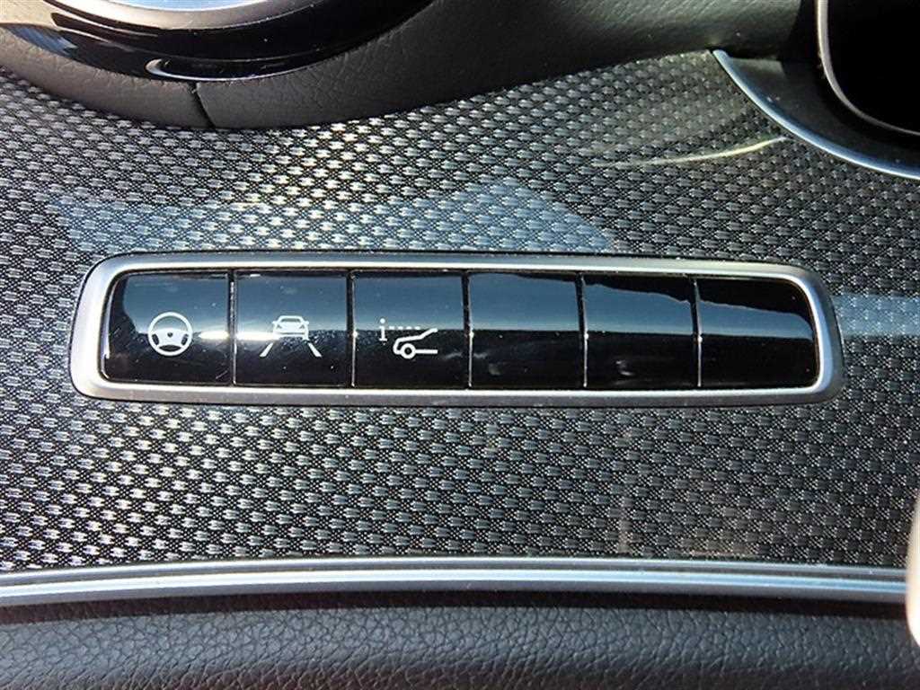 Mercedes-Benz E-Class — photo 12