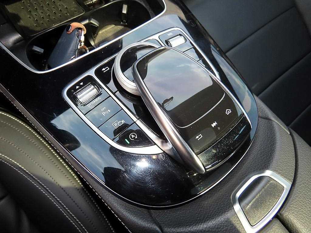 Mercedes-Benz E-Class — photo 13