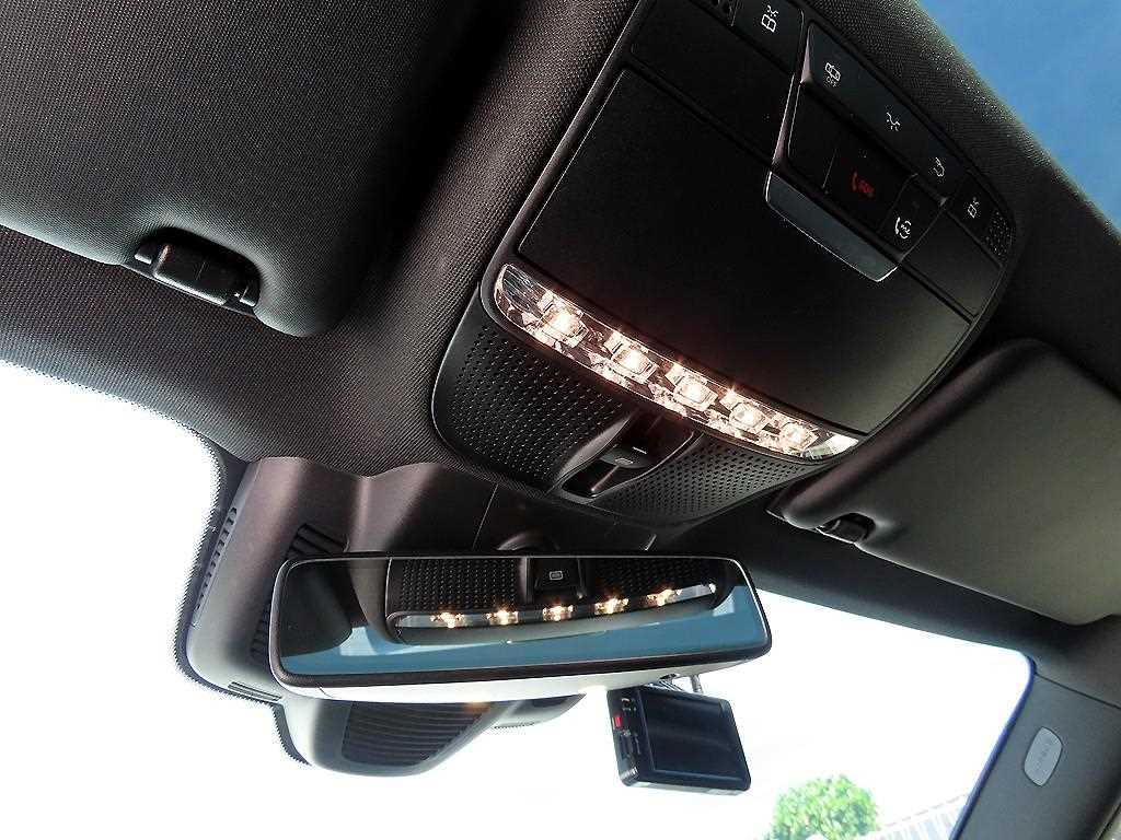 Mercedes-Benz E-Class — photo 15