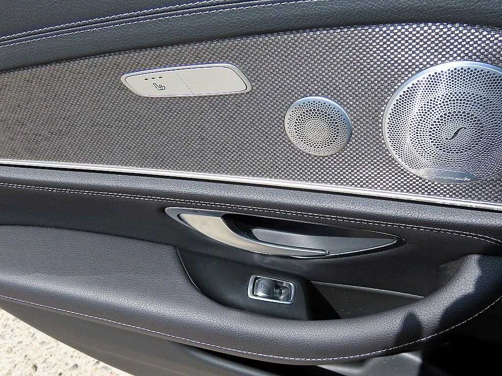 Mercedes-Benz E-Class — photo 16